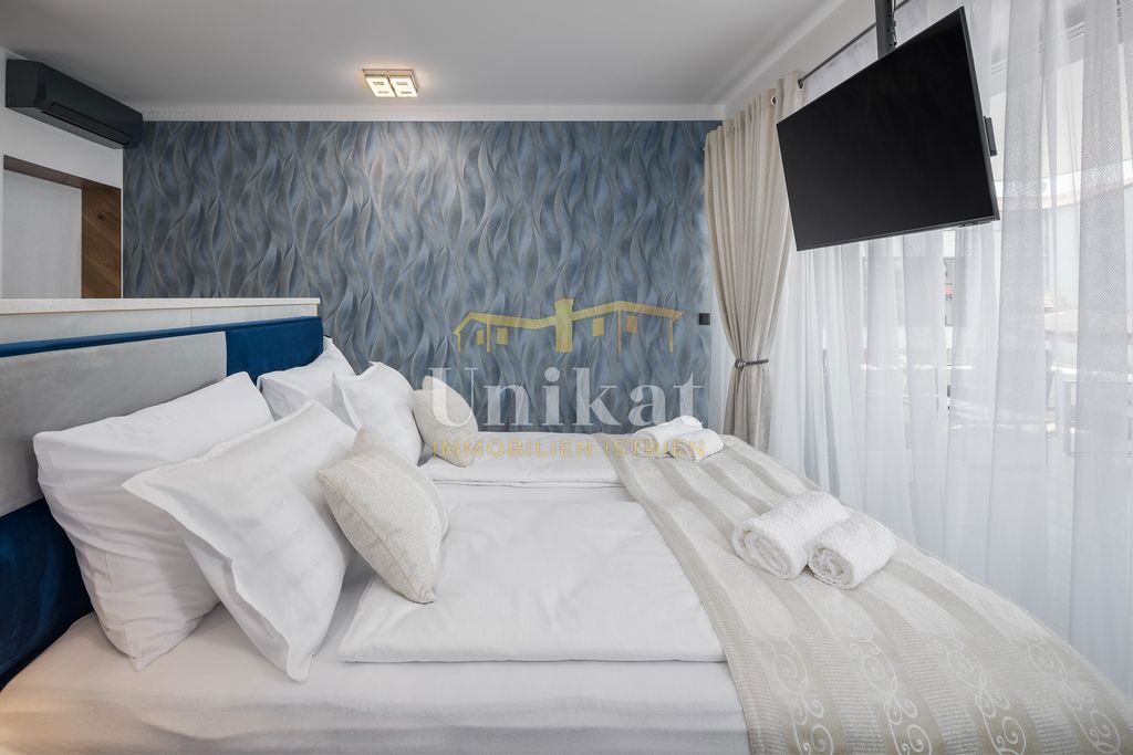 Nova moderna vila samo 400 metrov od morja